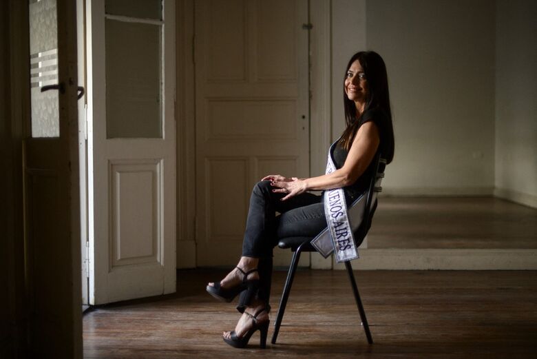 Alejandra Rodríguez, argentina de 60 anos vence concurso de beleza e quer disputar o Miss Universo // Foto: Marcos Gomez/AFP