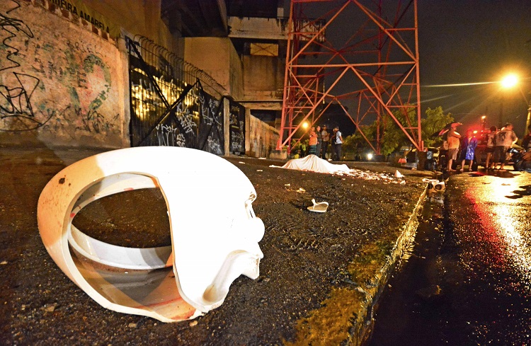 Vaso foi atirado da arquibancada do Arruda. Foto: Paullo Allmeida/Folha de Pernambuco