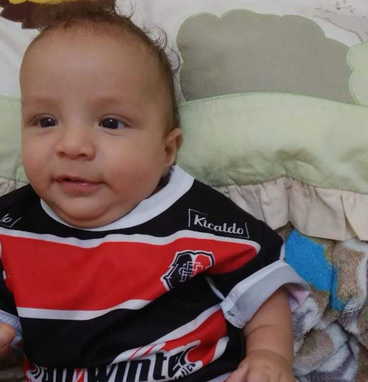 Com incentivo do pai, Thiaguinho torce para o Santa Cruz desde que nasceu. Foto: Arquivo pessoal