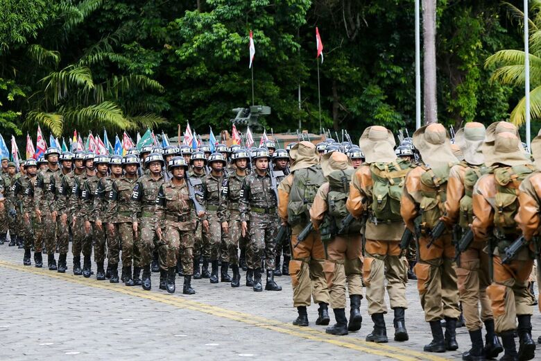 Solenidade alusiva ao 376º aniversário do Exército Brasileiro, CMNE.//Foto: Alexandre Aroeira/Folha de Pernambuco.