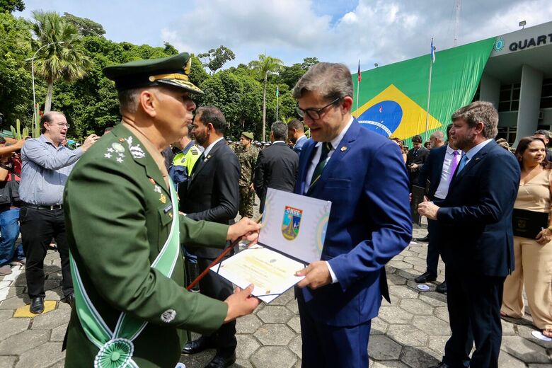 Solenidade alusiva ao 376º aniversário do Exército Brasileiro, CMNE.//Foto: Alexandre Aroeira/Folha de Pernambuco.
