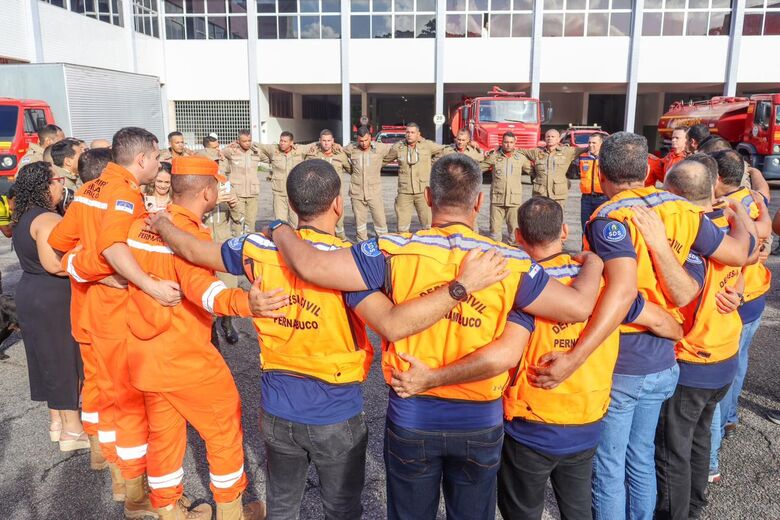 Pernambuco envia, nesta sexta (10), a primeira equipe de suporte para resgates no Rio Grande do Sul. Foto: Walli Fontenele/Folha de Pernambuco