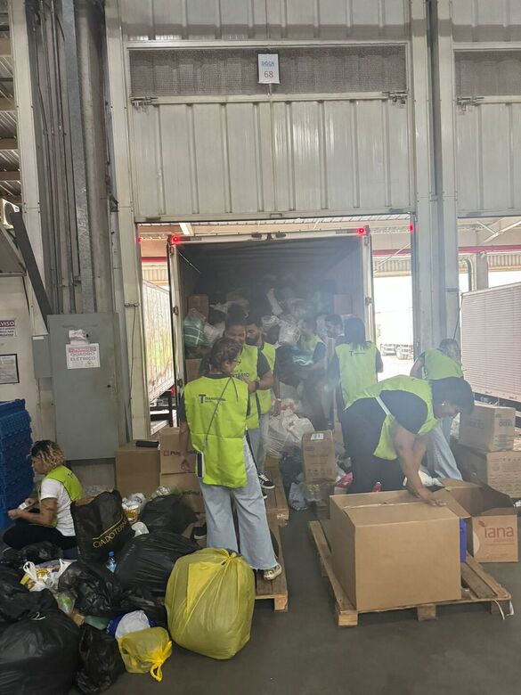 O primeiro caminhão de donativos arrecadados pela Rede Muda Mundo, com mais de 30 toneladas de suprimentos, partiu do Recife, capital de Pernambuco. 
Foto: Divulgação/Rede Muda Mundo