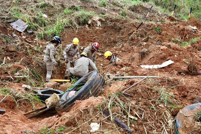 Defesa Civil do Estado e Prefeitura de Jaboatão dos Guararapes realizam, na manhã desta sexta-feira (17), a primeira simulação de desastres no bairro de Jardim Monte Verde. Foto: Walli Fontenele/Folha de Pernambuco