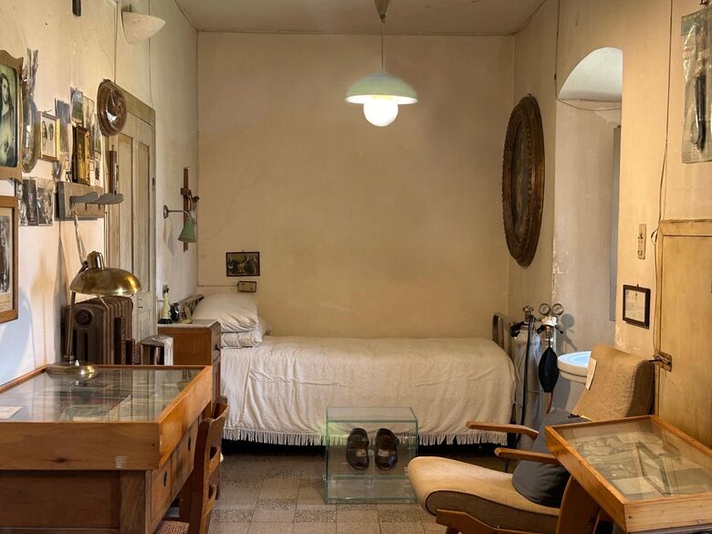 Quarto que Padre Pio usou até o fim da sua vida (Foto: Leusa Santos/Folha de Pernambuco)