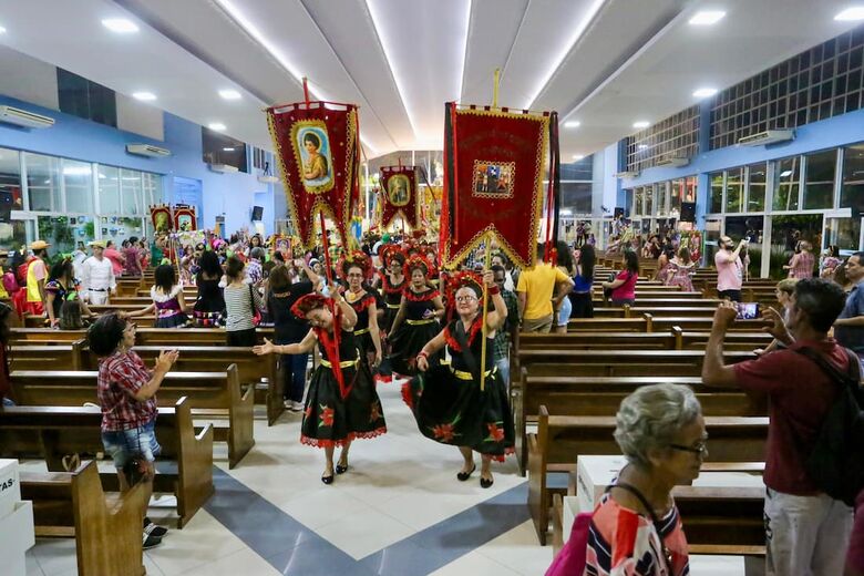 Procissão das Bandeiras Juninas - Foto: Alexandre Aroeira/Folha de Pernambuco