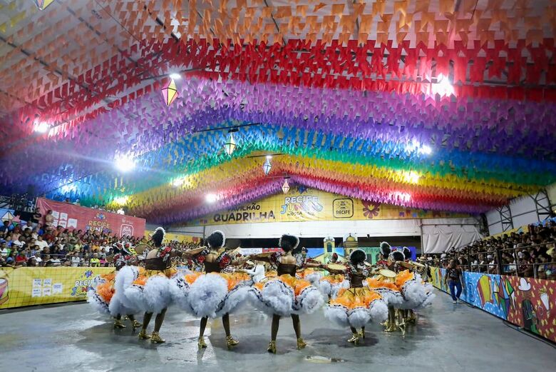 São João do Recife 2024: público lota Sítio Trindade para competição de quadrilhas - Foto: Alexandre Aroeira/Folha de Pernambuco