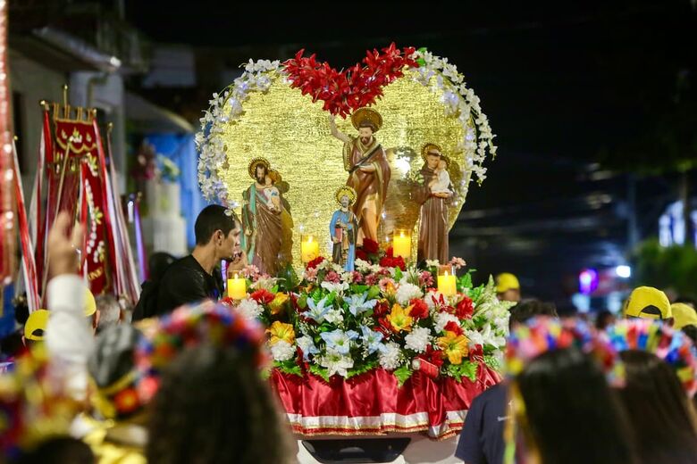 Procissão das Bandeiras Juninas - Foto: Alexandre Aroeira/Folha de Pernambuco