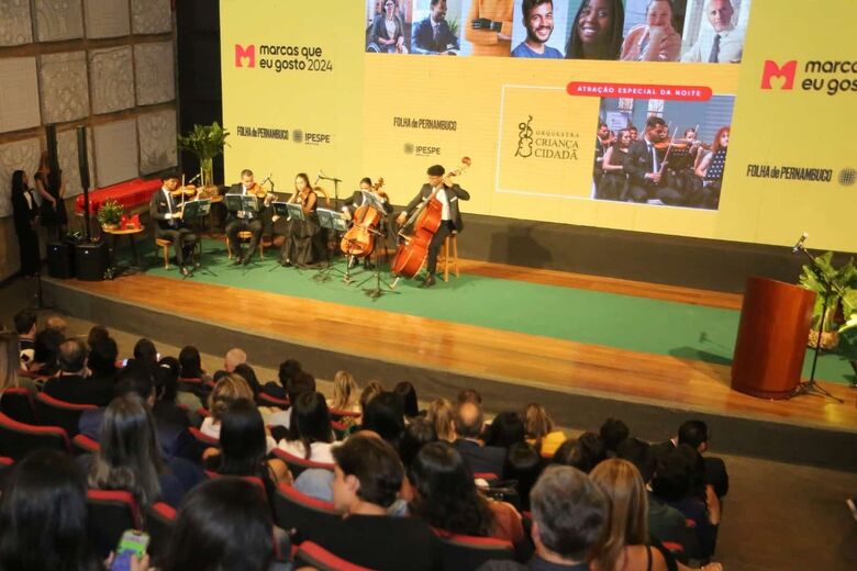 O Quinteto de Cordas da Orquestra Cidadã foi a atração especial da 21ª edição do 'Prêmio Marcas Que Eu Gosto'.
Foto: Walli Fontenele/Folha de Pernambuco.