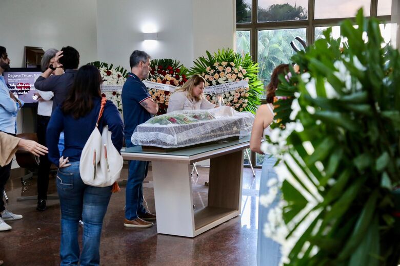 Velório da professora e escritora Nelly Carvalho no cemitério Morada da Paz |Foto: Alexandre Aroeira/Folha de Pernambuco