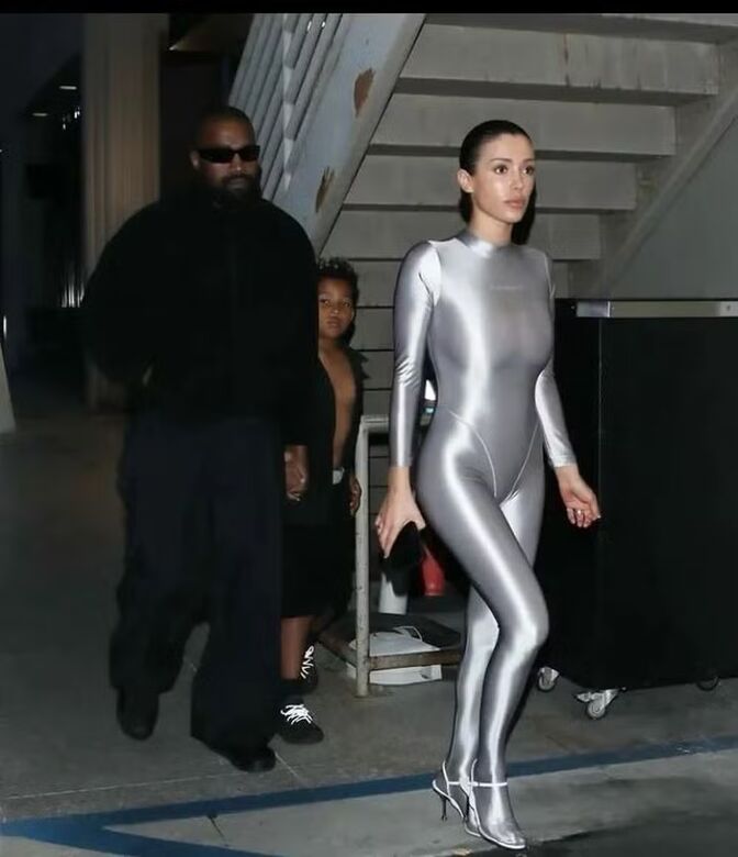 Looks de Bianca Censori, esposa de Kanye West, causam na web  Foto: Instagram (@biancacesori)