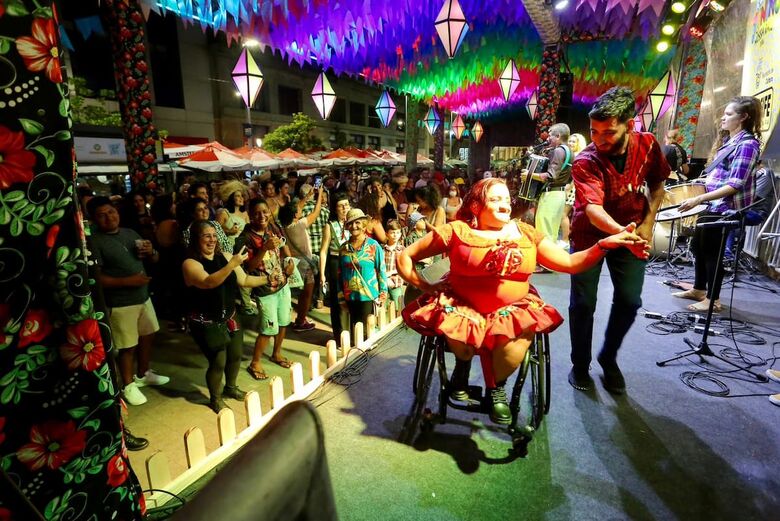 Show de Muniz do Arrasta pé bi Polo da Av. Rio Branco //Foto: Alexandre Aroeira / Folha de Pernambuco.