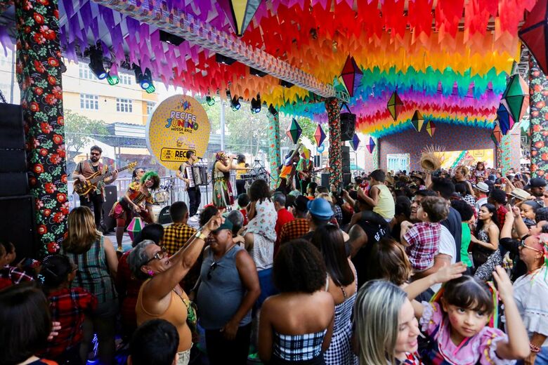 Público lotou polo Rio Branco, no São João 2024 do Recife | Foto: Alexandre Aroeira/Folha de Pernambuco