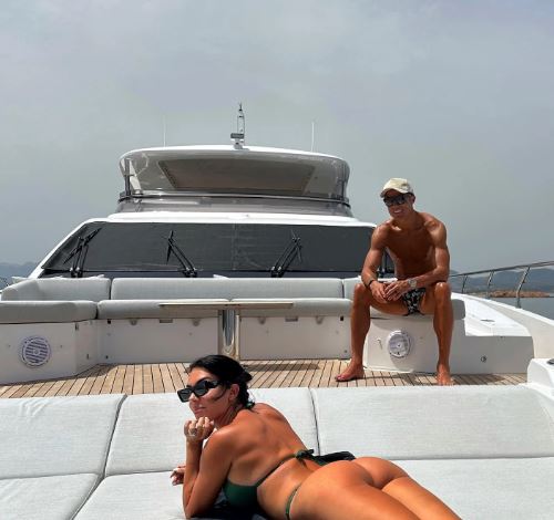 CR7 e Georgina posam em iate de R$ 55 milhões Foto: Reprodução/Redes sociais