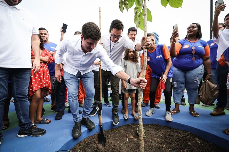 Entrega de praça que homenageia Antonio Carlos Figueira, no Recife (Foto: Rodolfo Loepert/Prefeitura do Recife)
