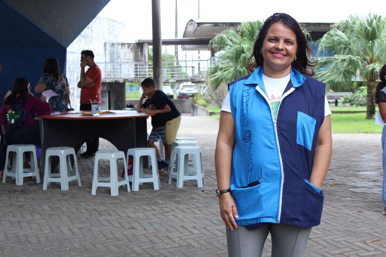 Coordenadora do Núcleo educativo do Espaço Ciência, Fabiana do Carmo. - Foto: Clarice Melo/Folha de Pernambuco