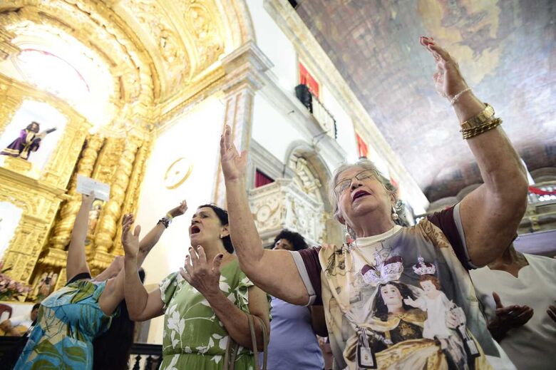 Missa Festiva com a consagração e imposição do Escapulário na Basílica de Nossa Senhora do Carmo. Foto: Ricardo Fernandes/Folha de Pernambuco