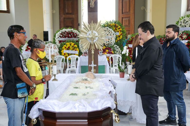 Antonio Campos em velório da ex-primeira-dama Magdalena Arraes (Foto: Alexandre Aroeira/Folha de Pernambuco)