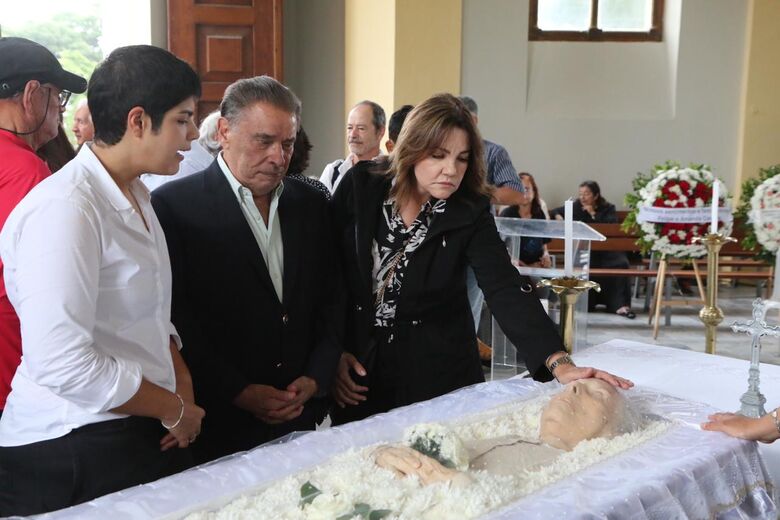 Velório da ex-primeira-dama Magdalena Arraes (Foto: Arthur Mota/Folha de Pernambuco)