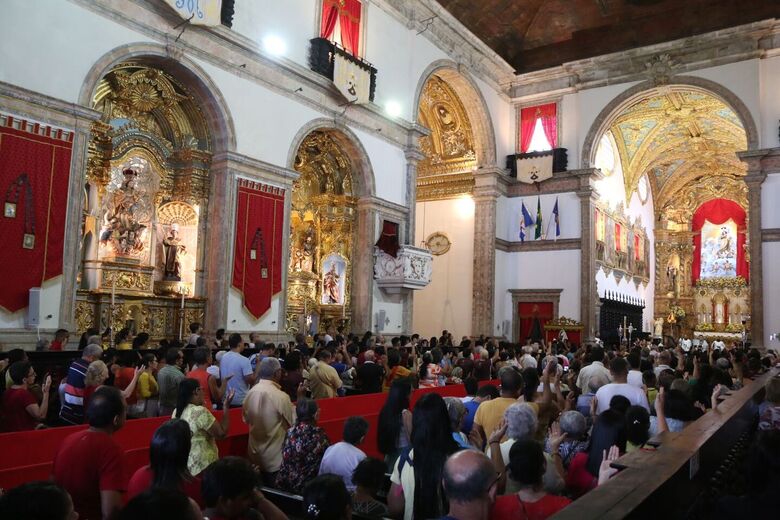 Missa na Basílica do Carmo, neste domingo (14) | Foto: Arthur Mota/Folha de Pernambuco