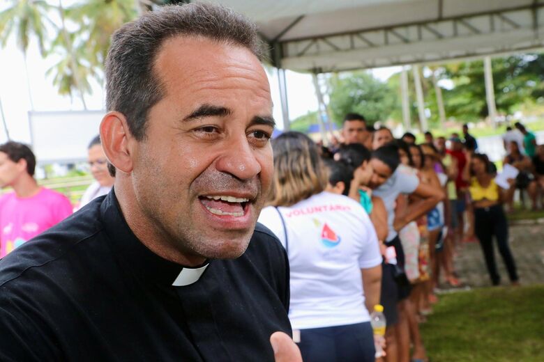 Dia da Solidariedade // atendimento de cidadania, saúde, beleza e bem-estar. // Fotos: Paullo Allmeida/Folha de Pernambuco