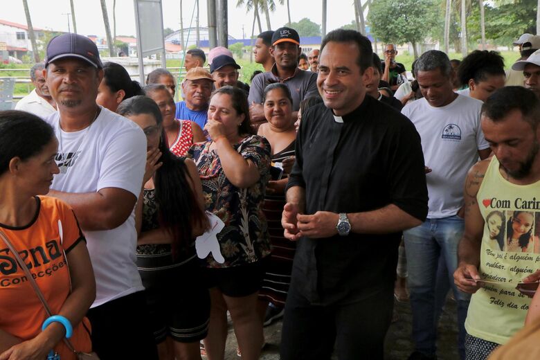Dia da Solidariedade // atendimento de cidadania, saúde, beleza e bem-estar. // Fotos: Paullo Allmeida/Folha de Pernambuco