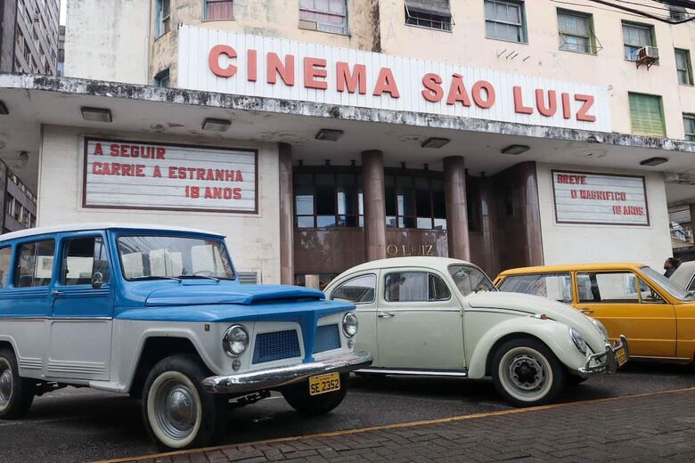 O Cinema São Luiz, que está fechado para reforma desde fevereiro de 2023, abriu as portas excepcionalmente neste final de semana para receber as gravações do novo filme do cineasta. 
Foto: Walli Fontenele/Folha de Pernambuco.