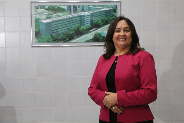 Anúncio do plano de expansão do Colégio Santa Maria, que vai inaugurar uma nova unidade na Zona Norte até 2026. Na foto, a Diretora-geral do Colégio Santa Maria, Iranete Santos. - Foto: Arthur Mota/Folha de Pernambuco