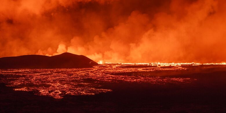 Erupção vulcânica se estende na Islândia (Foto:Ael Kermarec/AFP)