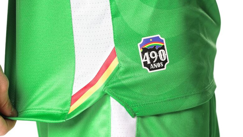 Detalhe na camisa de goleiro do novo uniforme do Santa Cruz. Foto:  Igor Pola/ Divulgação 