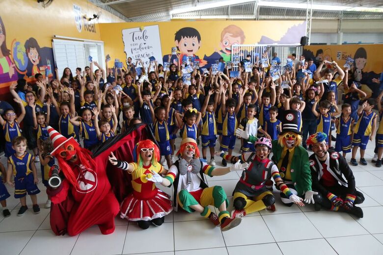 Ação de voltas às aulas do Detran-PE no Colégio Real, em Olinda | Foto: Arthur Mota/Folha de Pernambuco