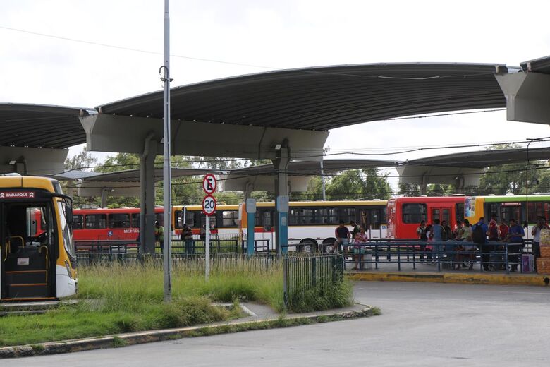 Movimentação no TI Barro no 2º dia de paralisação | Foto: Arthur Mota/Folha de Pernambuco