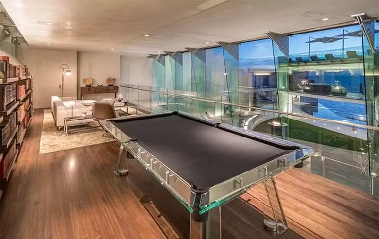 Vista para o mar, seis suítes e oito banheiros: veja a mansão de Alicia Keys // Foto: Zillow Real Estate/Reprodução