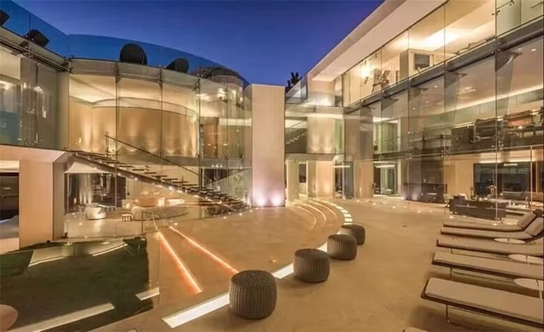 Vista para o mar, seis suítes e oito banheiros: veja a mansão de Alicia Keys // Foto: Zillow Real Estate/Reprodução