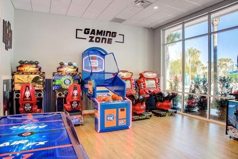 A área de lazer do condomínio onde Deyverson, do Atlético-MG, comprou uma mansão, perto dos parques da Disney, na Flórida Foto: Reprodução