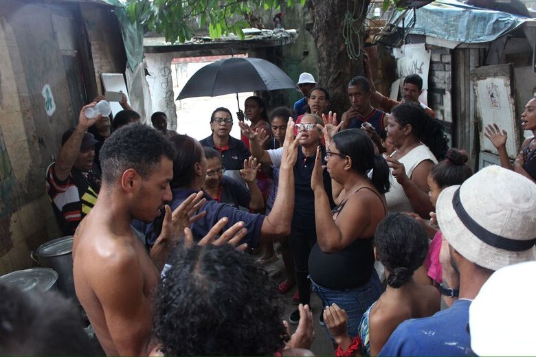 Incêndio em comunidade na rua Constança, em Campina do Barreto | Foto: Clarice Melo/Folha de Pernambuco