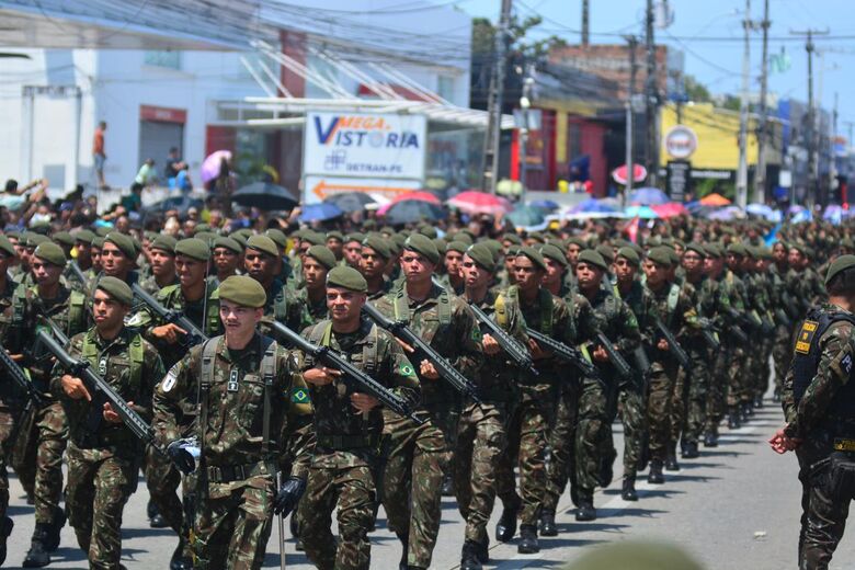 Desfile de 7 de Setembro no Recife - Foto: Paullo Allmeida/Folha de Pernambuco