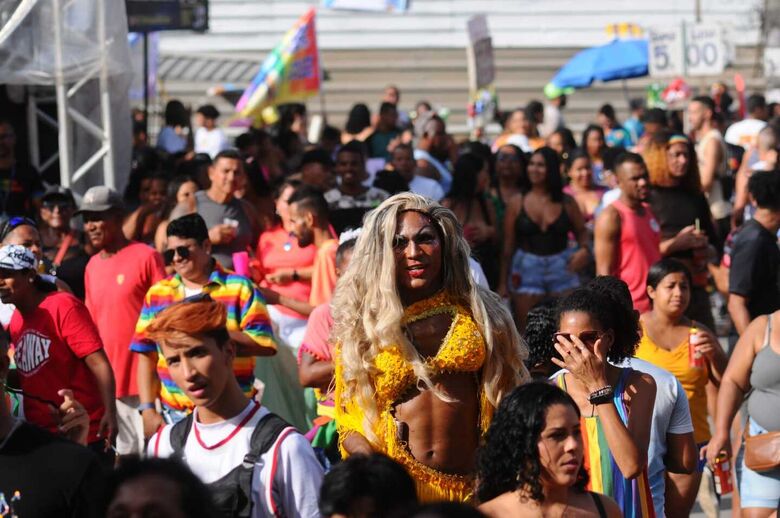 Parada da Diversidade em Dois Unidos, neste domingo (22). | Foto: Ricardo Fernandes/Folha de Pernambuco.