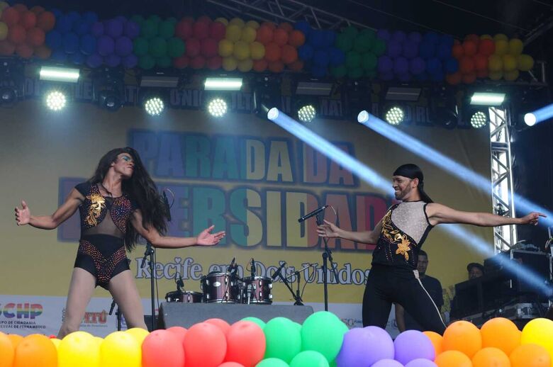 Parada da Diversidade em Dois Unidos, neste domingo (22). | Foto: Ricardo Fernandes/Folha de Pernambuco.