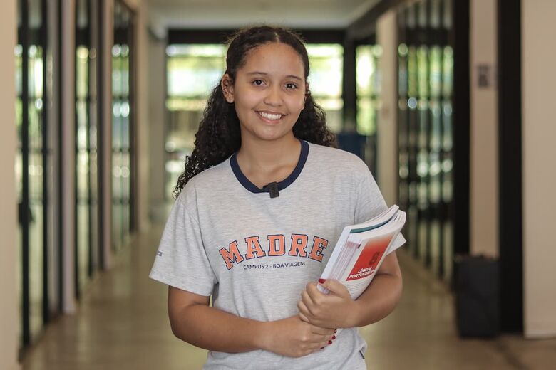 Gabriela Lins, aluna do Colégio Madre de Deus. - Foto: Walli Fontenele/Folha de Pernambuco