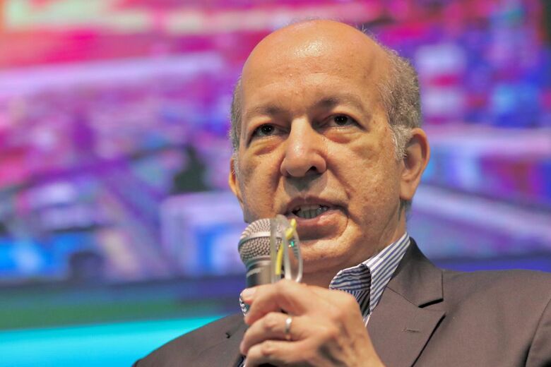 Na foto, o vice-presidente de Assuntos Regulatórios da Stellantis, João Irineu Medeiros. Foto: Paullo Allmeida/Folha de Pernambuco