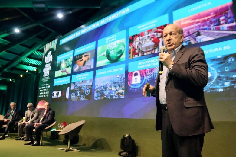 Na foto, o vice-presidente de Assuntos Regulatórios da Stellantis, João Irineu Medeiros. Foto: Paullo Allmeida/Folha de Pernambuco