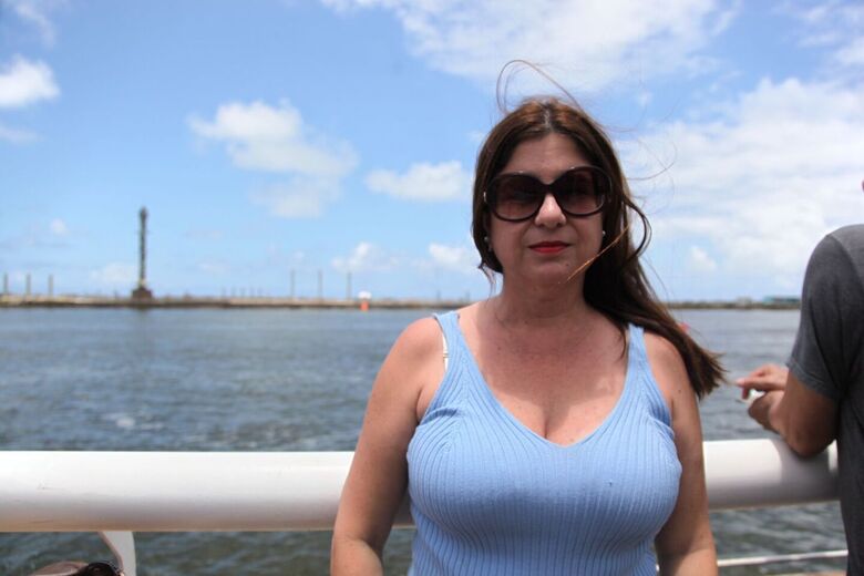 Fabíola Machado, espectadora da largada da 35ª Regata Recife-Fernando de Noronha (Refeno), no Marco Zero, Centro do Recife. - Foto: Davi de Queiroz/Folha de Pernambuco