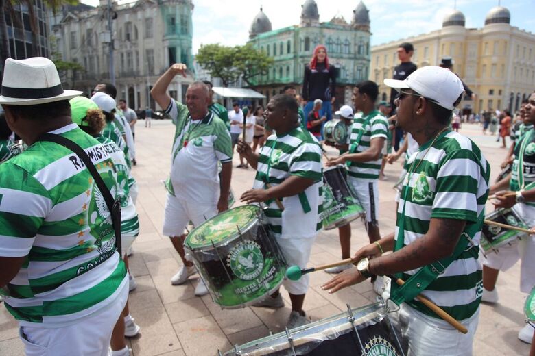 Largada da 35ª Regata Recife-Fernando de Noronha (Refeno), no Marco Zero, Centro do Recife. - Foto: Davi de Queiroz/Folha de Pernambuco