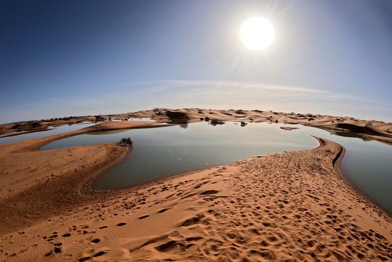 Erg Znaigui, um lago sazonal na vila de Merzouga, no deserto do Saara, no sudeste do Marrocos. | Foto: AFP