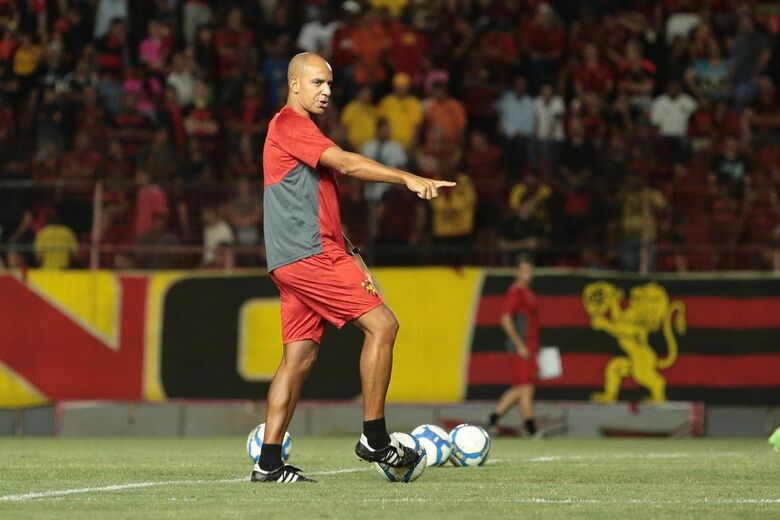 Pepa, Técnico do Sport durante treino aberto a torcida na Ilha do Retiro. Foto: Rafael Melo/Folha de Pernambuco
