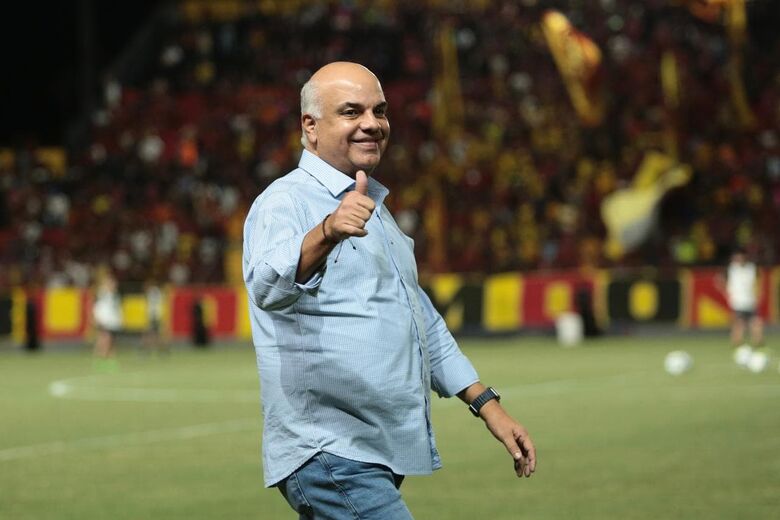 Yuri Romão, Presidente do Sport durante treino aberto a torcida na Ilha do Retiro. Foto: Rafael Melo/Folha de Pernambuco