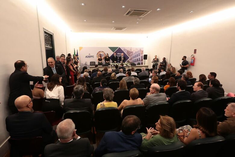 A Associação dos Delegados e Delegadas de Polícia de Pernambuco (ADEPPE) realiza cerimônia de comemoração aos 50 anos da associação. Foto: Rafael Melo/Folha de Pernambuco