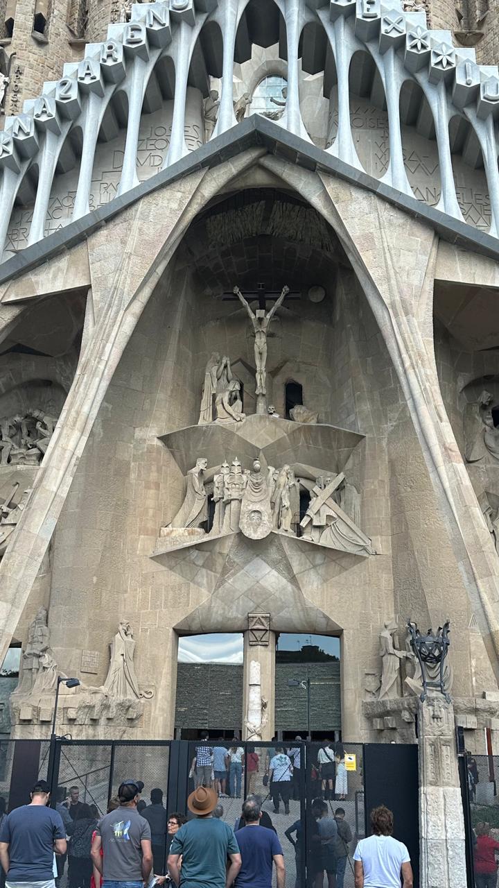 Detalhes da Sagrada Família, obra-prima de Gaudí (Foto: William Tavares/Folha de Pernambuco)