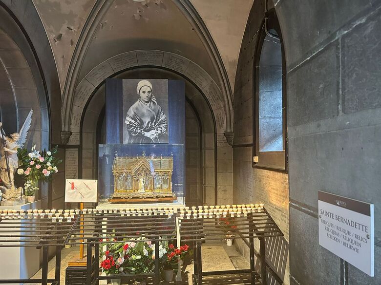 Altar para Santa Bernadette, a Vidente de Lourdes (Foto: William Tavares/Folha de Pernambuco)